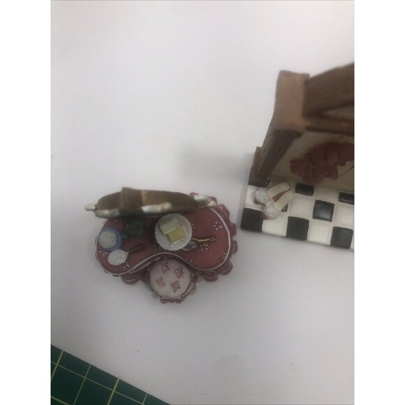 Avon - Victorian Memories Miniature Furniture Collectibles 5 piece- Bathroom - Picture 7 of 14